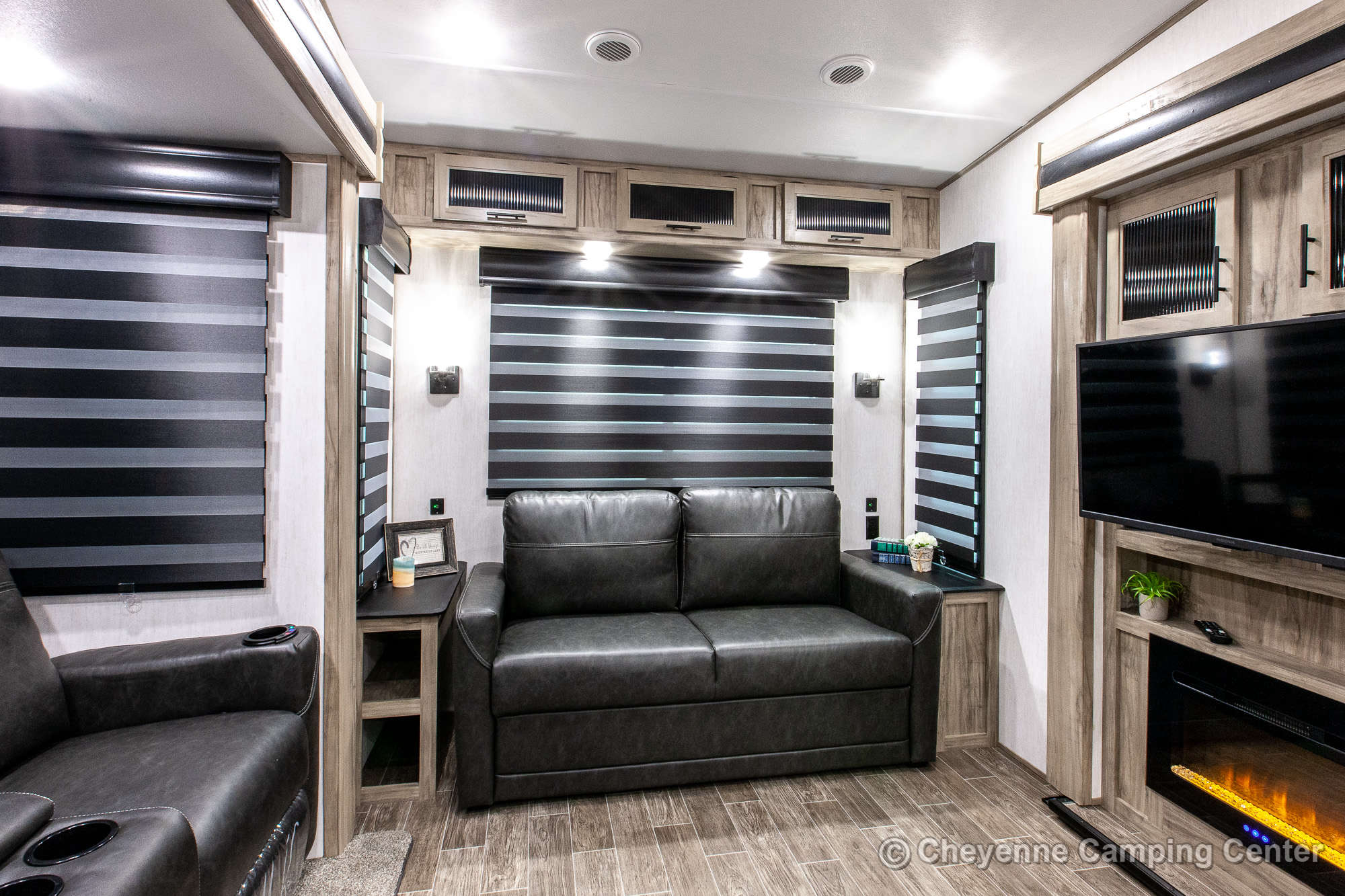 2022 Forest River Cherokee Arctic Wolf 291RL Fifth Wheel Interior Image