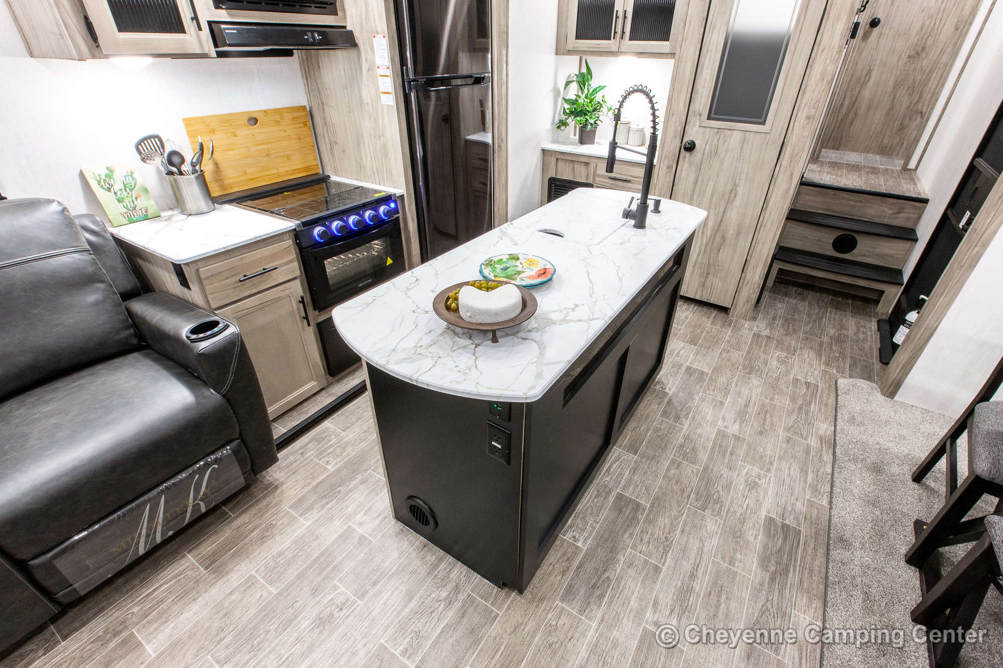 2022 Forest River Cherokee Arctic Wolf 3550SUITE Fifth Wheel Interior Image