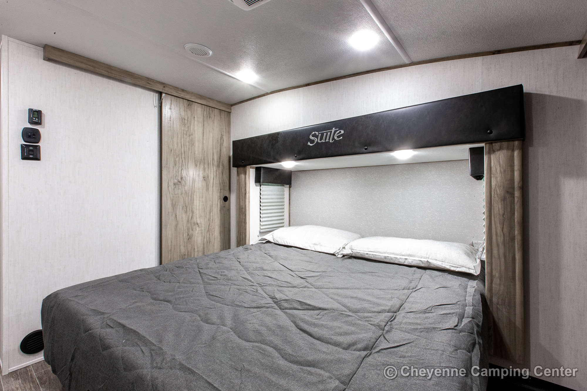 2022 Forest River Cherokee Arctic Wolf 3550SUITE Fifth Wheel Interior Image