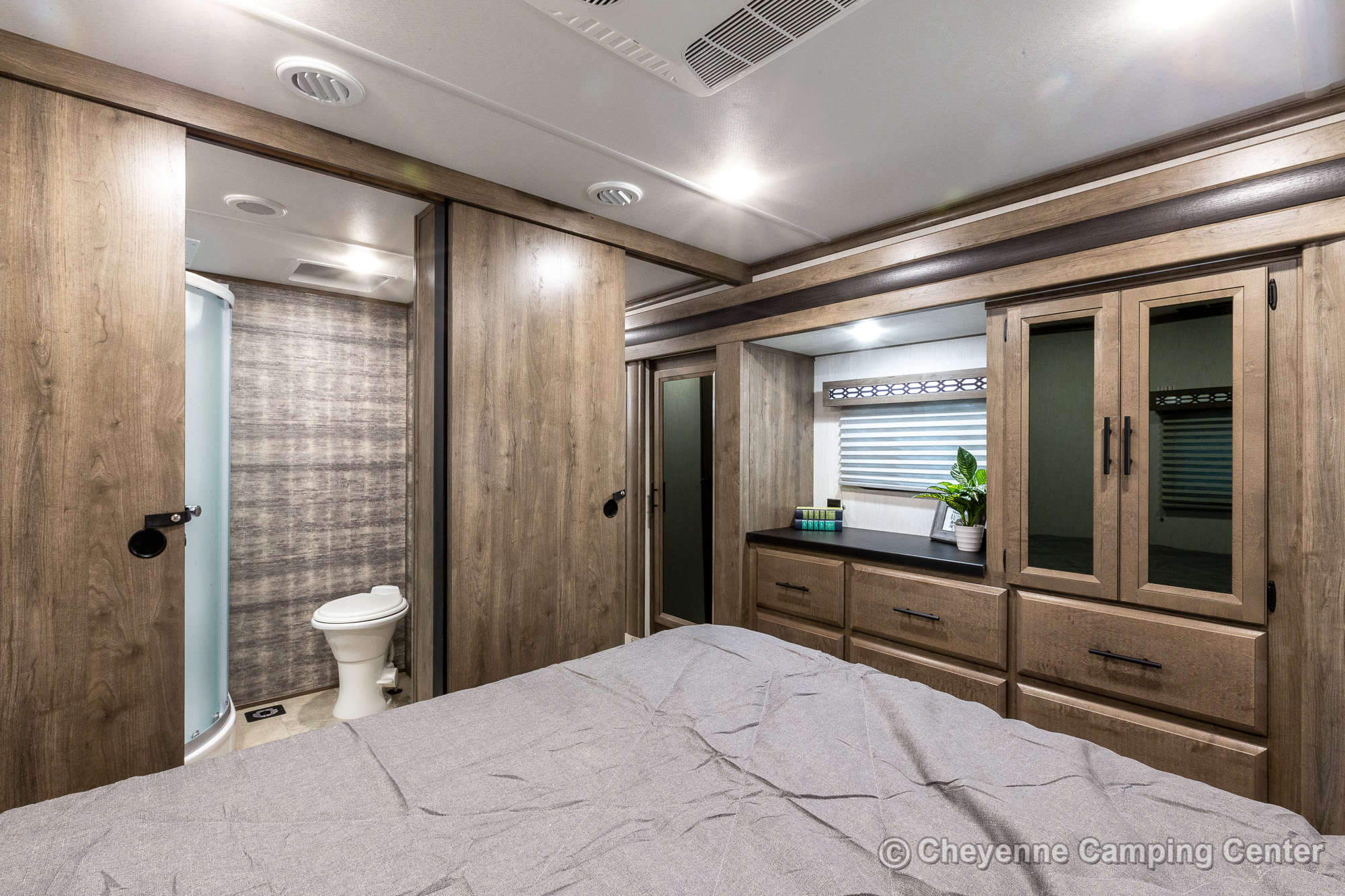 2022 Forest River Vengeance Rogue Armored 4007G2 Bunkhouse Toy Hauler Fifth Wheel Interior Image